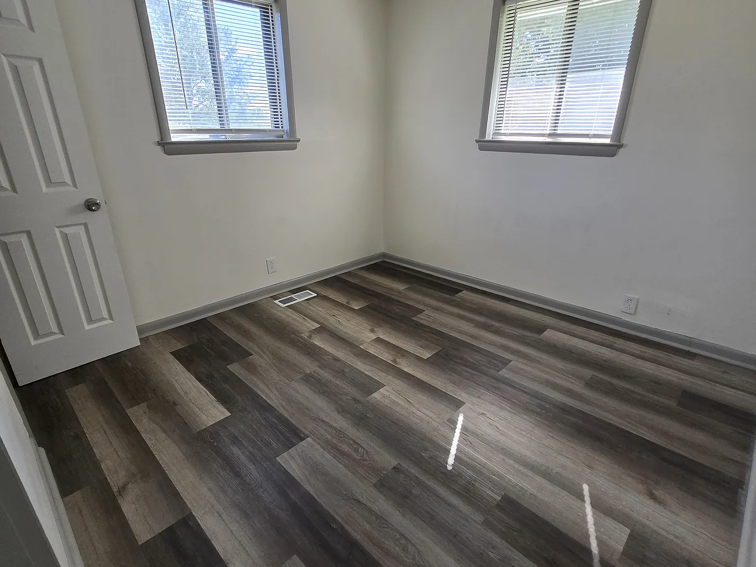 3 bed, 988 sqft, $1,425 — Photo 3