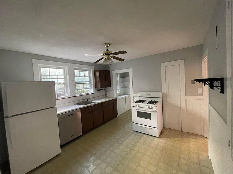 35 Upland Rd — Photo 8