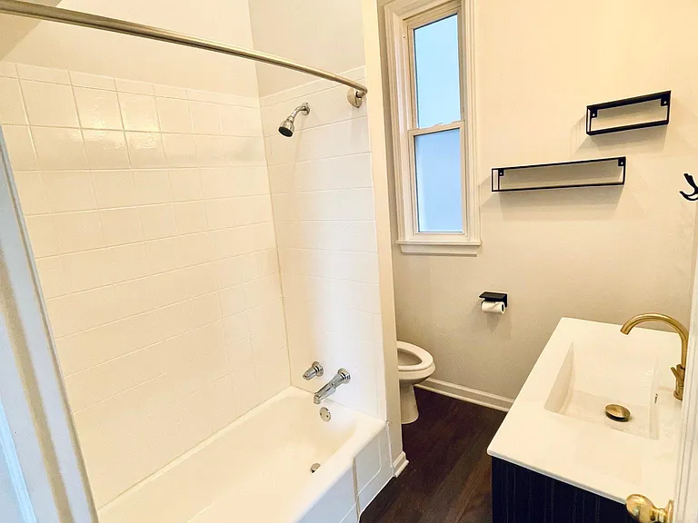 1641 N Rockwell St #1R — Photo 9