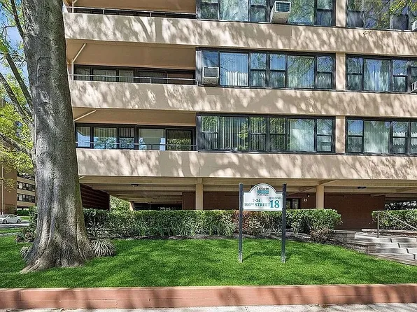 7-24 166th St #7A, Whitestone, NY 11357