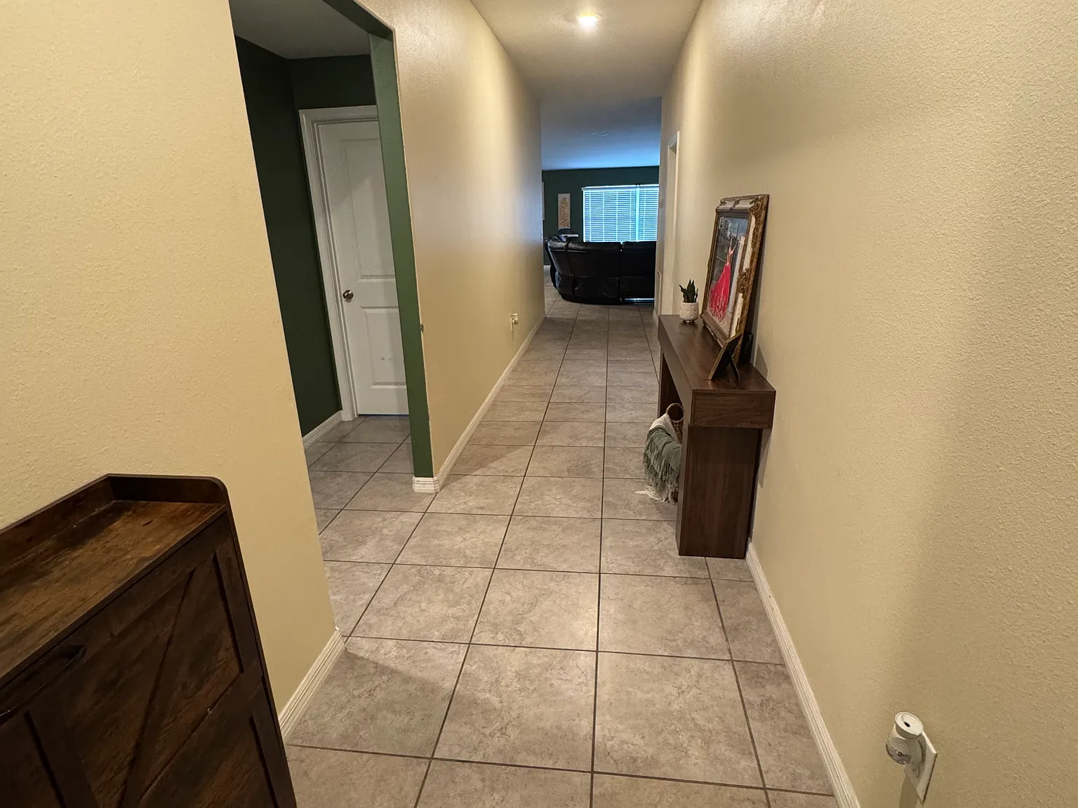 4 bed, 1899 sqft, $2,200 — Photo 2