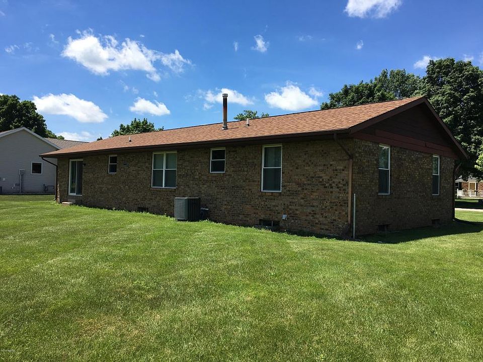2nd image of 302 N Athletic St