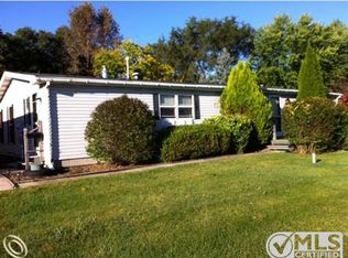 752 Menominee Dr, Howell, MI 48843