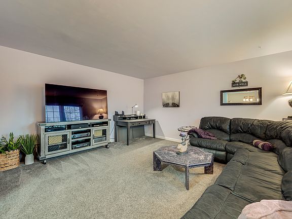 2nd image of 1617 Warbler Dr
