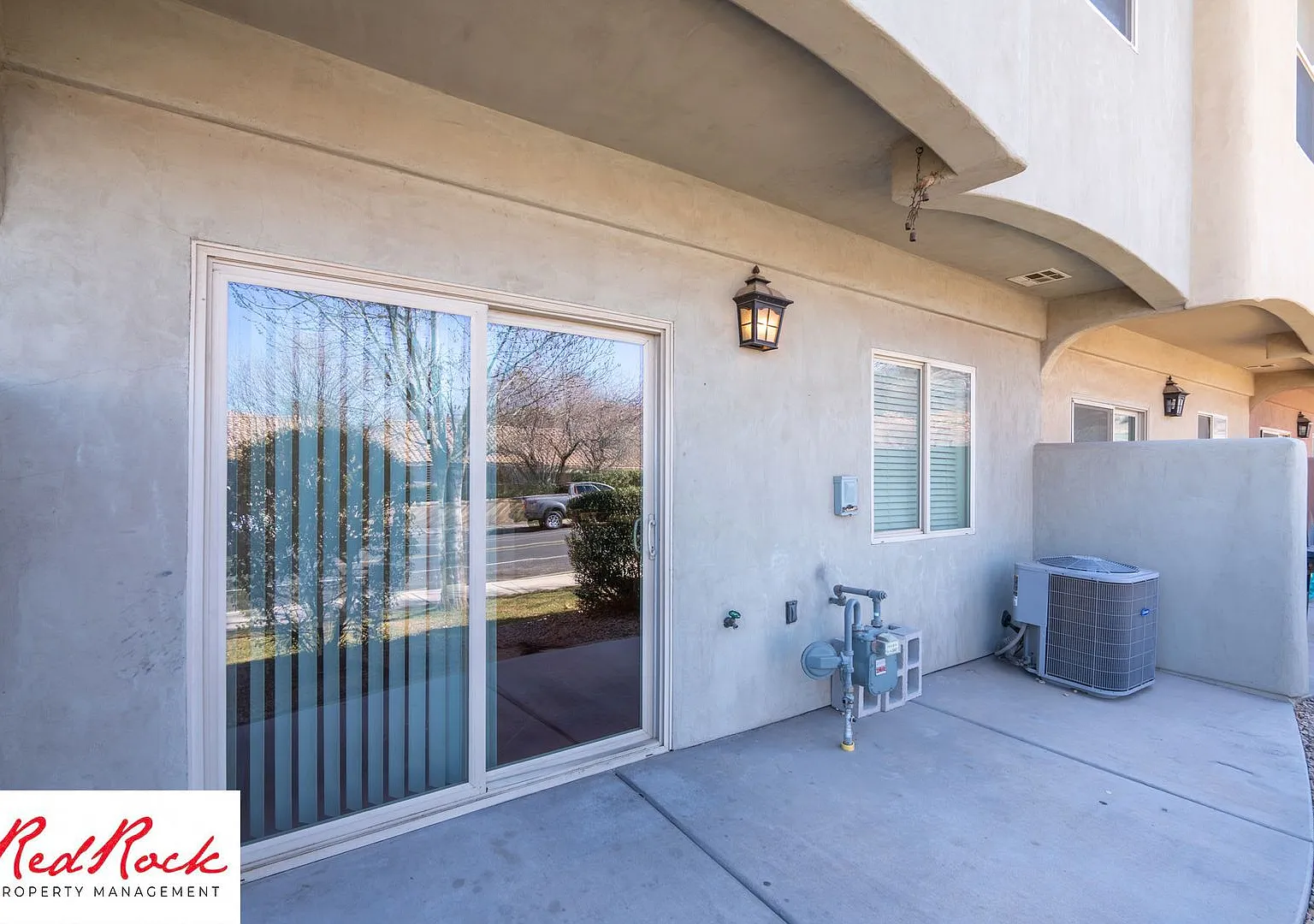 Dog Friendly, 3 Bedroom Townhome. $300 Off First Full Month's Rent! — Photo 4