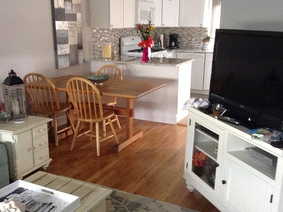 Kitchen & dining area