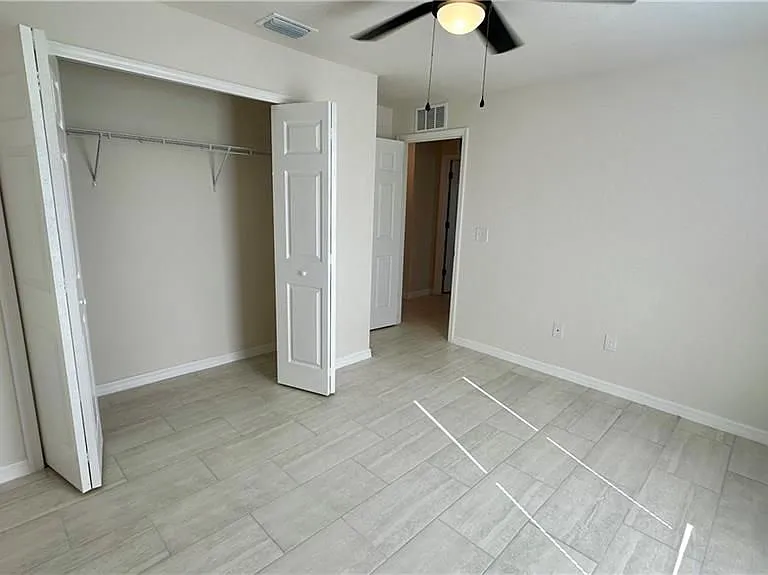 1105 NE 6th Pl — Photo 5