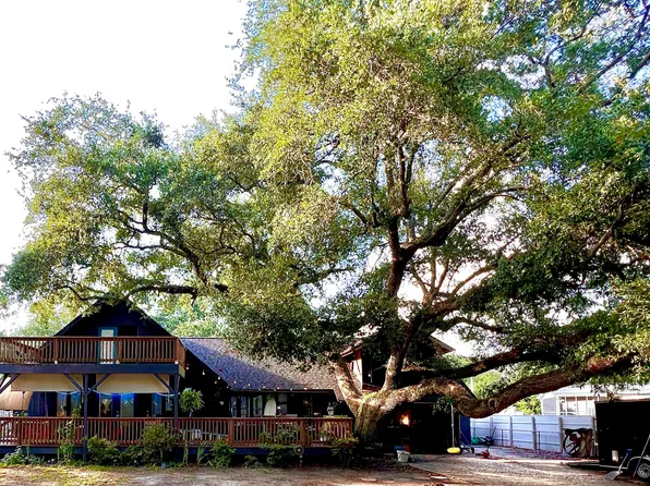 705 Hildebrand Dr, Bonneau, SC 29431