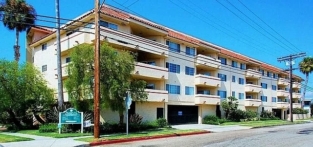 Lido Apartments - 4280 Lindblade Dr — Photo 2