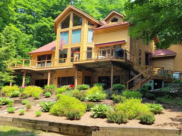 4596 Deer Park Cir, Harbor Springs, MI 49740