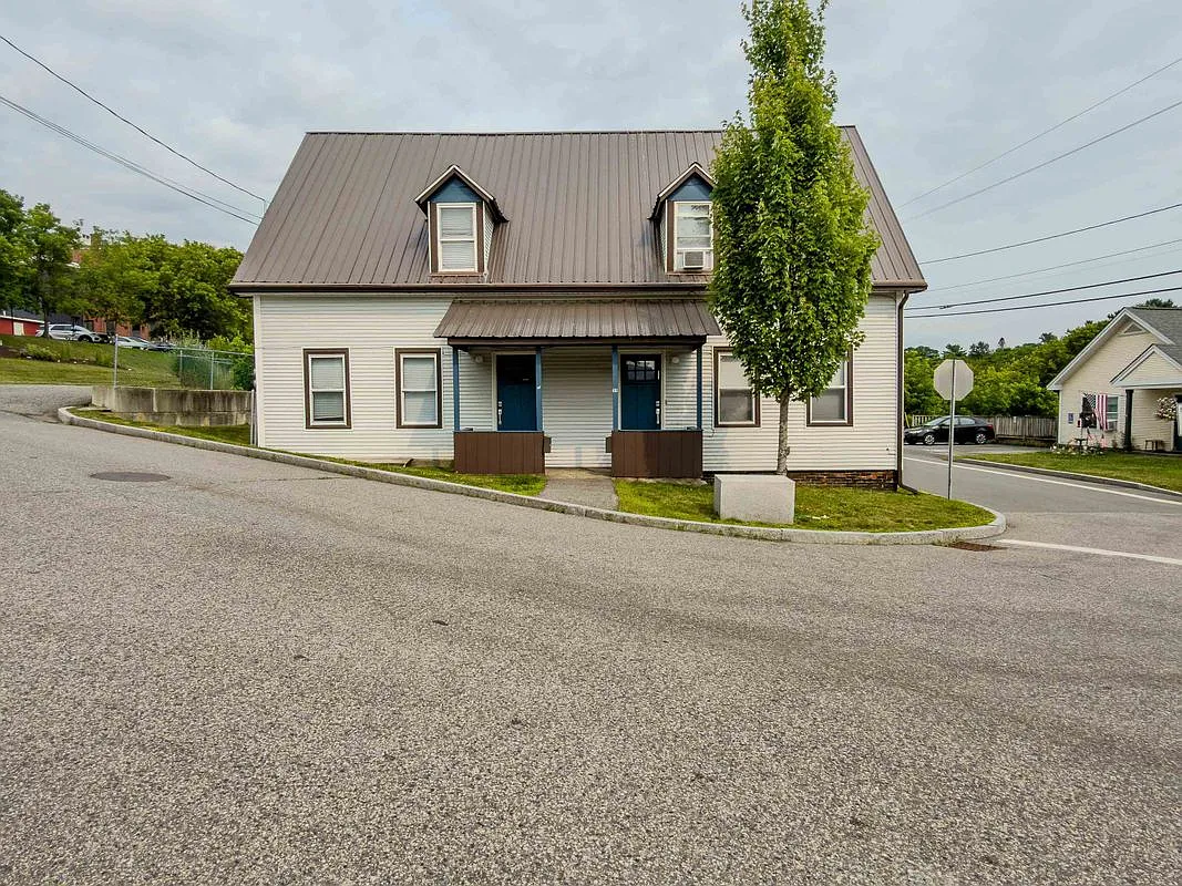 2 bed, 1.0 bath, 774 sqft, $1,700 — Photo 1