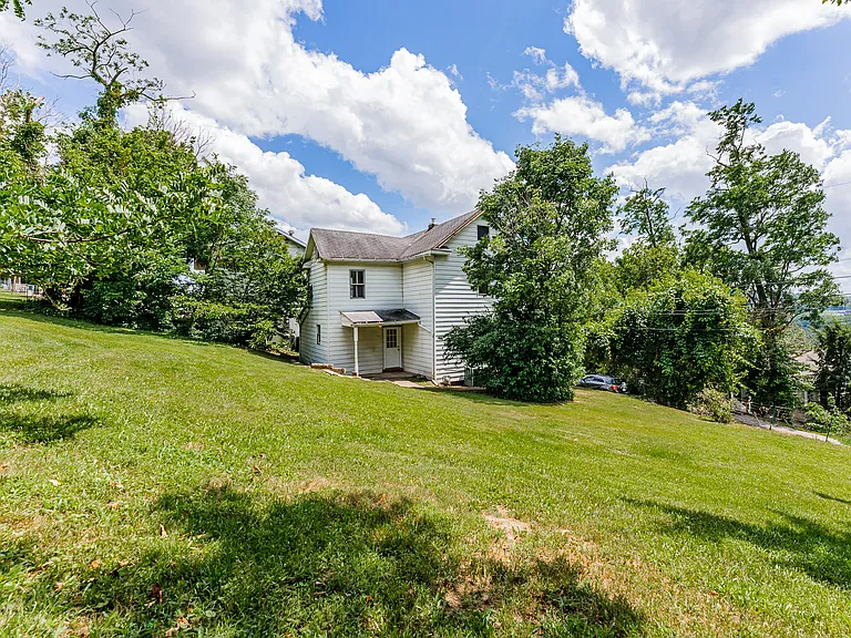 975 Dorsey Ave — Photo 4