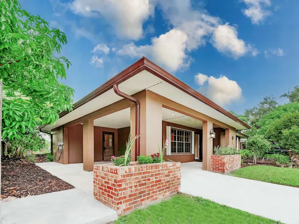 302 NE Midfield Lane, Port St Lucie, FL 34983