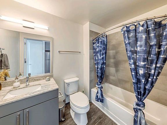 5th image of 2215 N Washtenaw Ave #709