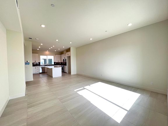 5th image of 2241 Skylar Pl