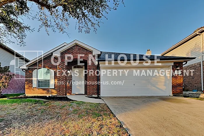 3 bed, 2.0 bath, 2075 sqft, $2,175 — Photo 1