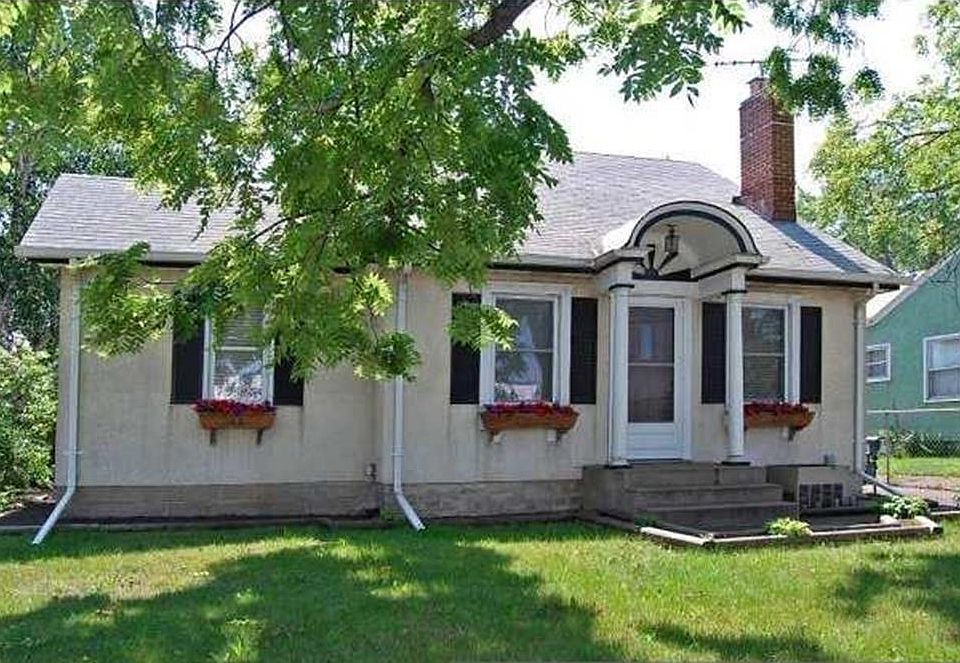 1st image of 54 Hawthorne Ave E