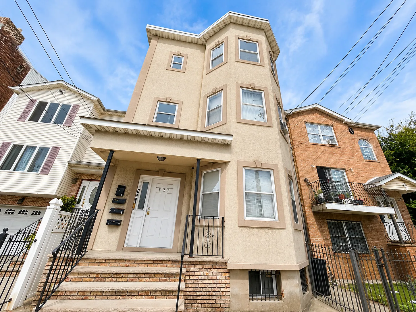 3 bed, 1200 sqft, $2,045 — Photo 3