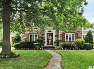 71 Kenwood Rd, Garden City, NY 11530