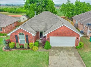 11136 SW 8th St, Yukon, OK 73099