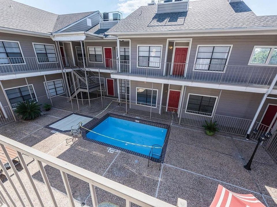 2nd image of 915 W 23rd St APT 106