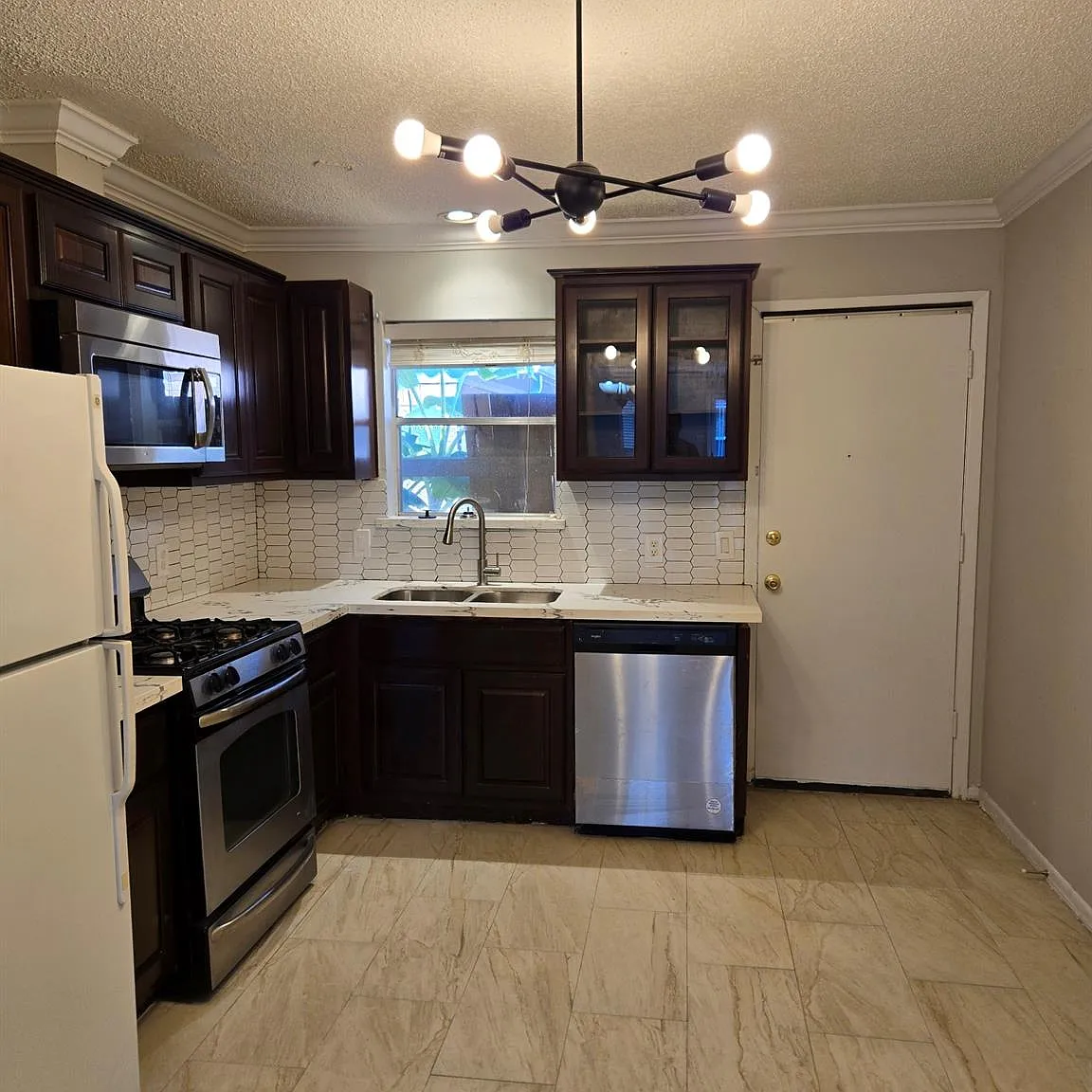 2 bed, 1.5 bath, 960 sqft, $1,500 — Photo 3
