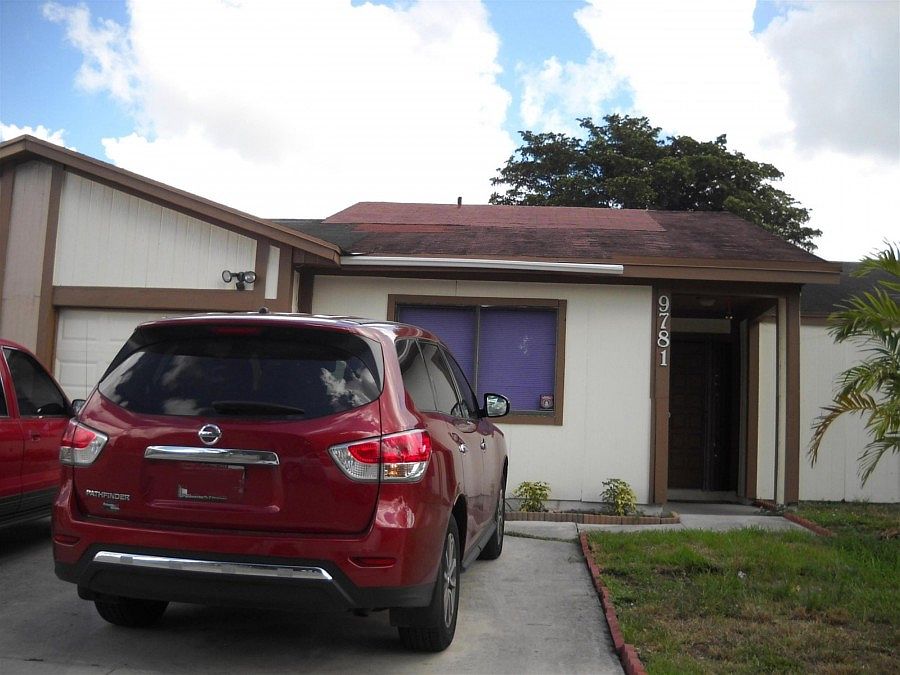 1st image of 9781 W Elm Ln