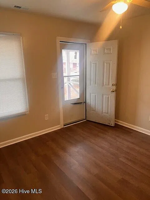 2 bed, 1.0 bath, 676 sqft, $875 — Photo 2