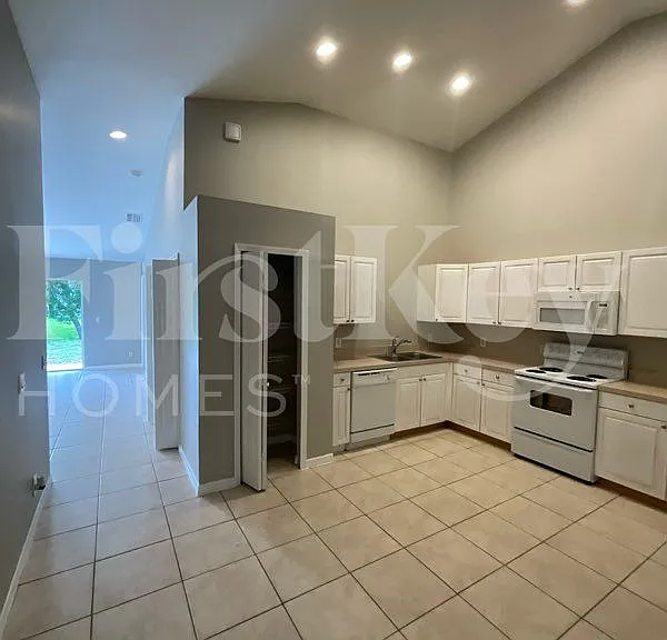 1113 Harry Ave S — Photo 6