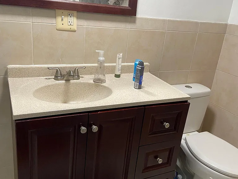 1820 Sarah St — Photo 3