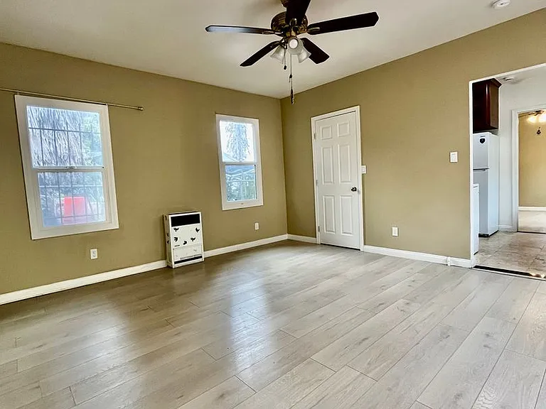 5217 5221 1/2 Denker Ave — Photo 1
