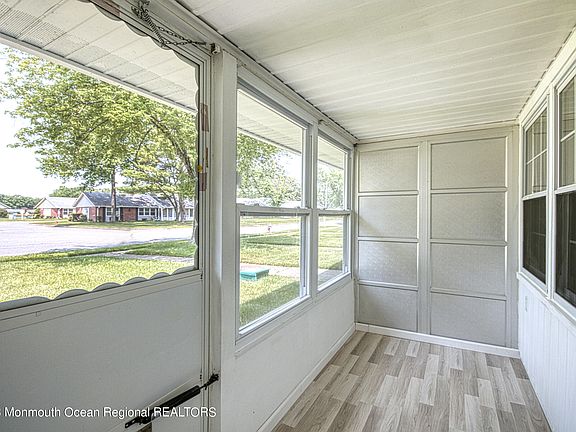 5th image of 218 Buckingham Court #F