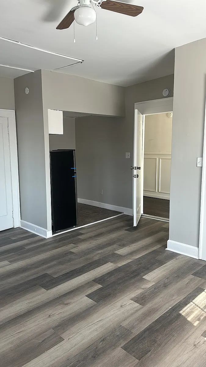 Building Photo - 4609 E Washington St #15