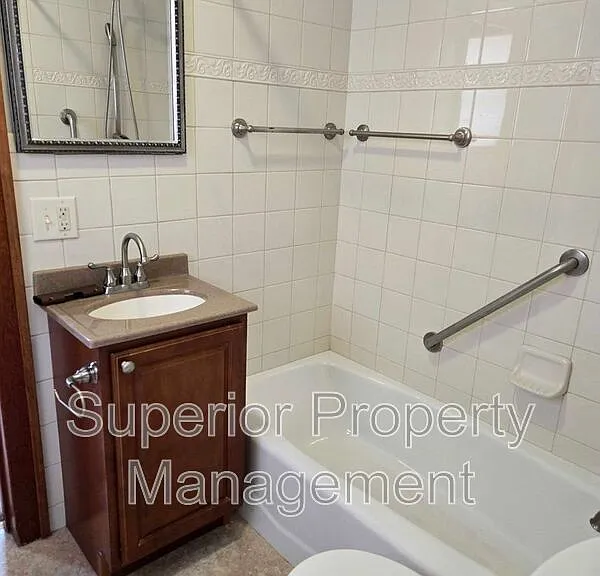 611 Seymour Ave — Photo 11