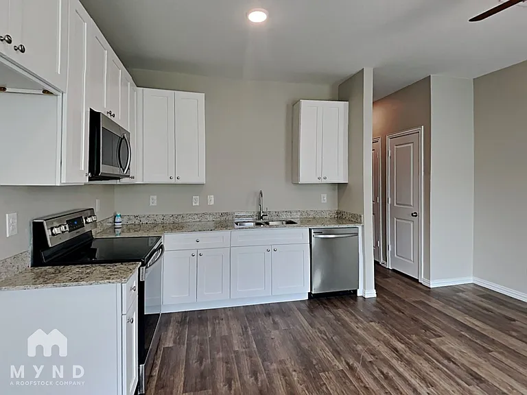 3263 Karen St — Photo 6