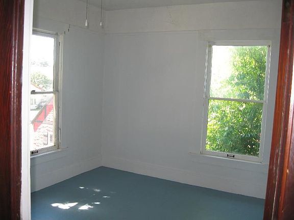 5th image of 1516 N Van Ness Ave