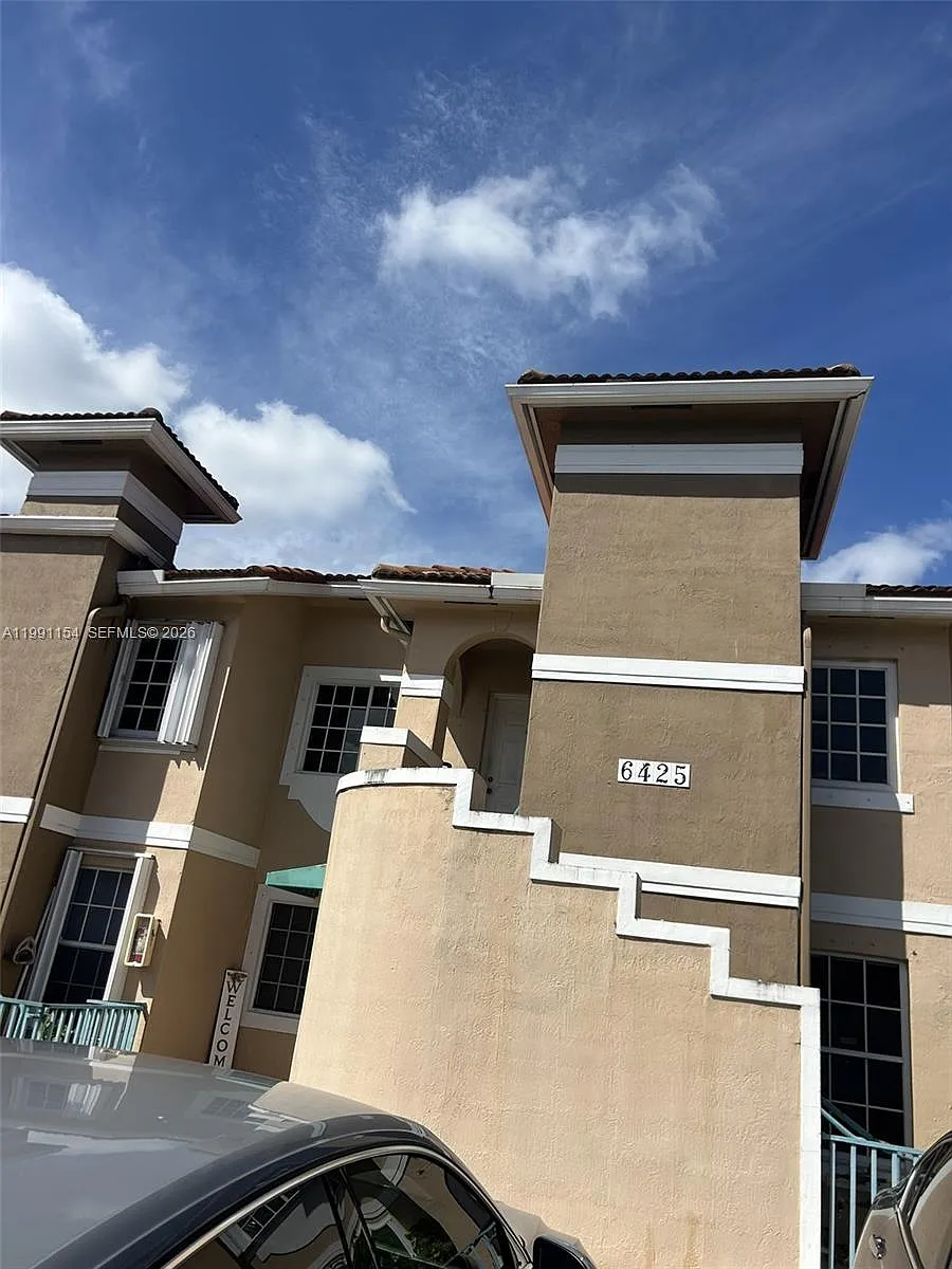 Building Photo - 6425 SW 130th Pl #704