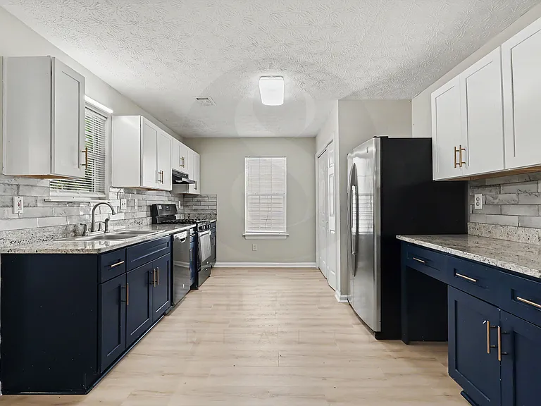 1090 Winter Park Ln — Photo 12