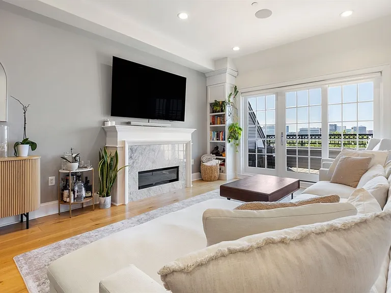 380 Bunker Hill St #210 — Photo 3