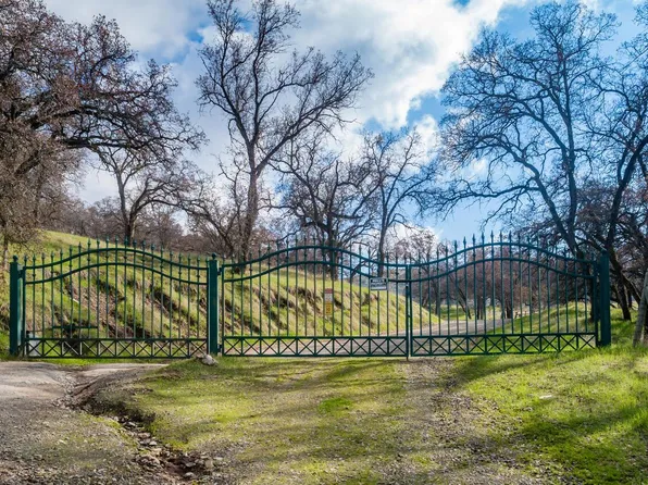 1 Watts Valley Rd, Sanger, CA 93657
