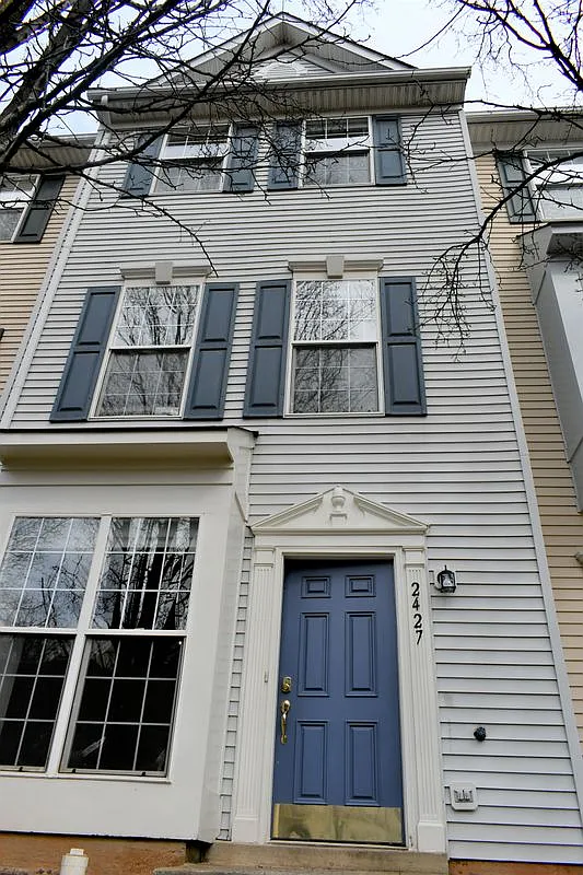 3 bed, 2.0 bath, 1692 sqft, $2,850 — Photo 2