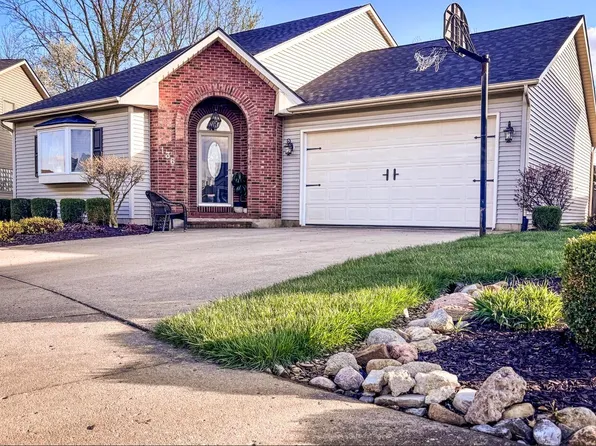 136 Village Green Dr, Sidney, OH 45365