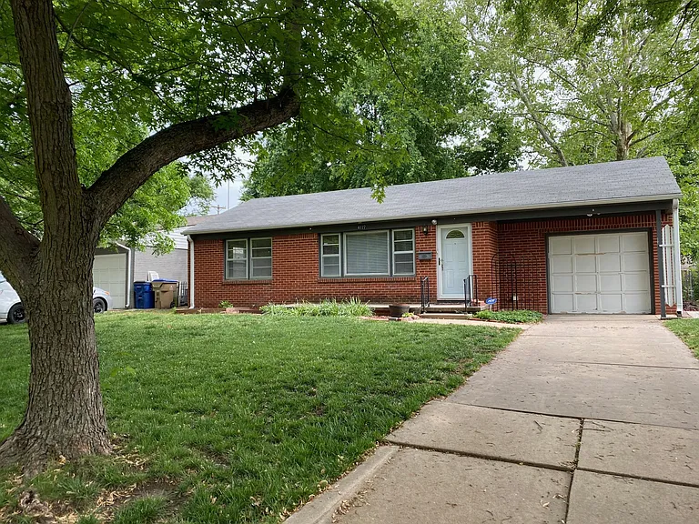 6127 E Rockwood Rd — Photo 3