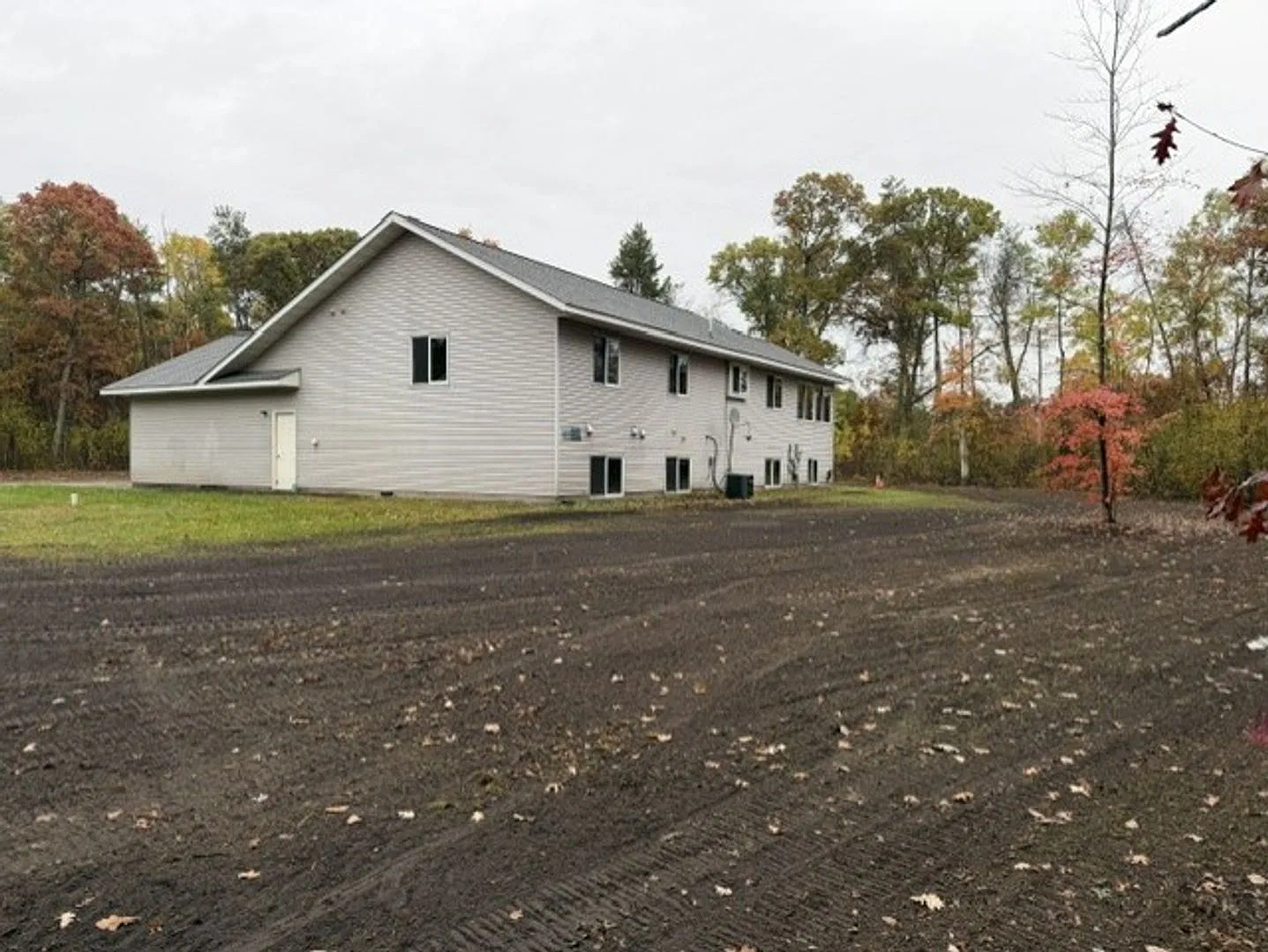 Large 4 bedroom house in country setting. — Photo 2