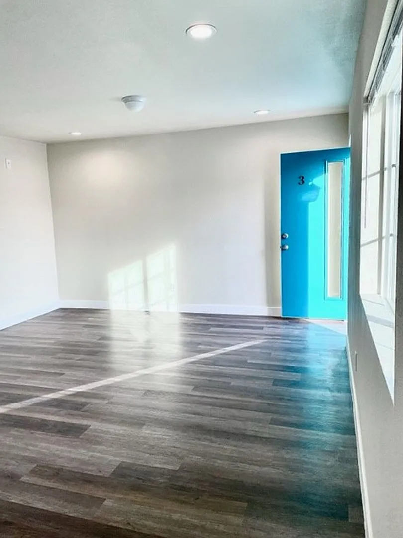 Jefferson West - 1 BR/1 BA Newly Renovated Apartment! — Photo 2