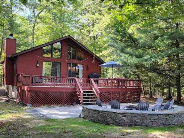 113 Laurel Hill Dr, Greentown, PA 18426
