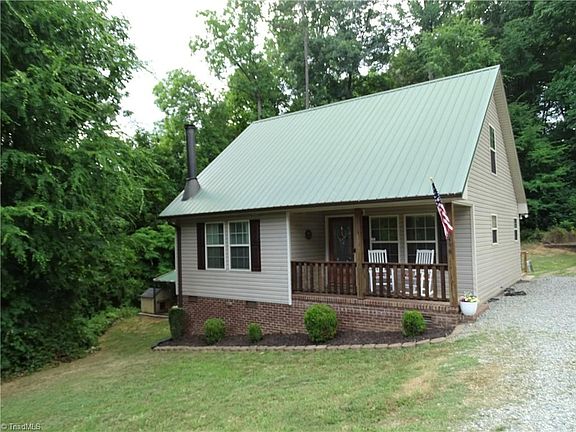 2nd image of 446 Burbank Dr