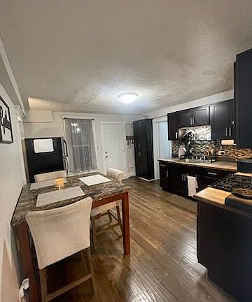 3rd image of 17256 Oak Park Ave APT 2