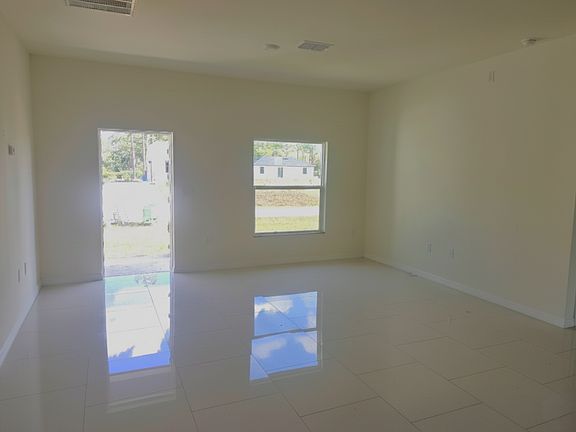 3rd image of 322 Mangonia Ave