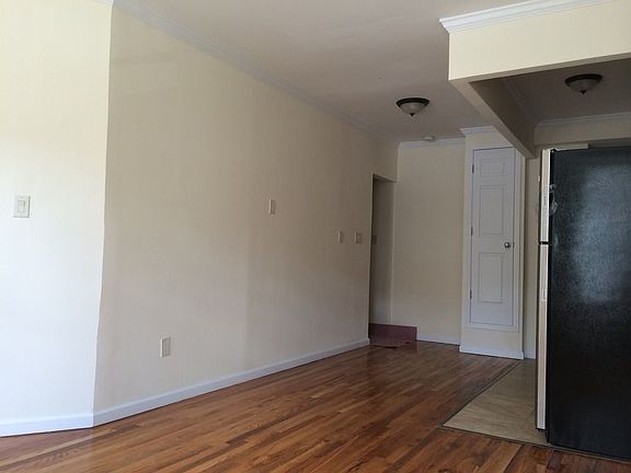 4th image of 267 Sumpter St APT 1